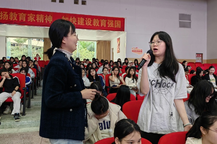 梁壽（shòu）珺與女生互動圖二.jpg