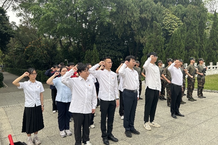 重溫入團誓詞（cí）.jpg